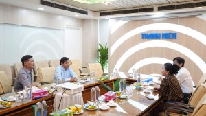 Sáng 14/9, bà Đặng Thị Kim Oanh – Chủ tịch Tập đoàn, chủ tịch HĐQL Quỹ Từ thiện phát động toàn thể cán bộ nhân viên công ty chung tay hỗ trợ đến các gia đình nạn nhân.