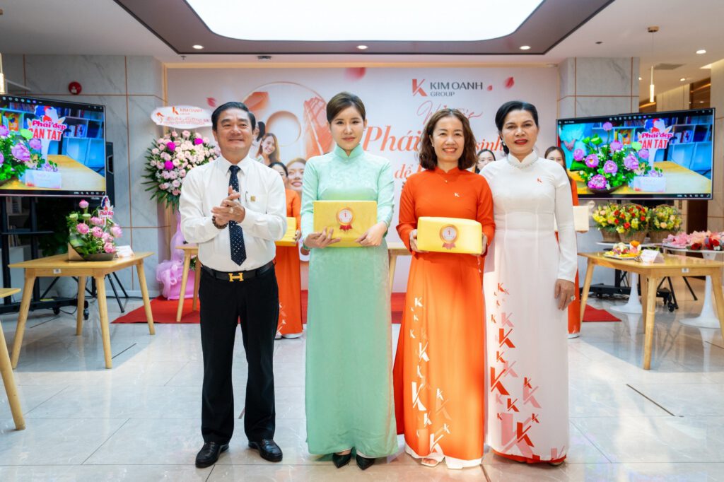 8-21 Giải Nhất thuộc về Đội 2 của cả 2 hạng mục dự thi