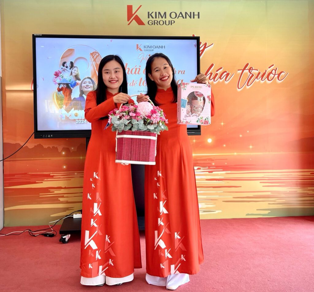 8-45 Chi nhánh Bến Cát hòa chung không khí ngày 8-3