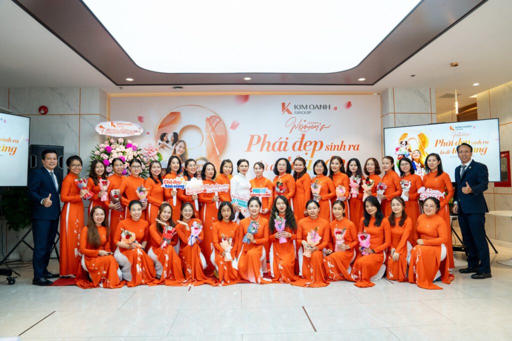8 Không khí rộn ràng tại văn phòng trụ sở Kim Oanh Group
