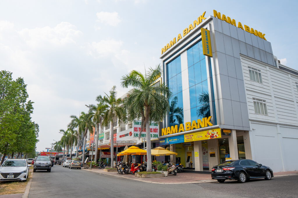 golden-center-city-nhon-nhip-6-1024x682-1 Nhiều ngân hàng lớn mở chi nhánh tại Golden Center City phục vụ cư dân Khu đô thị và khu vực Bến Cát.