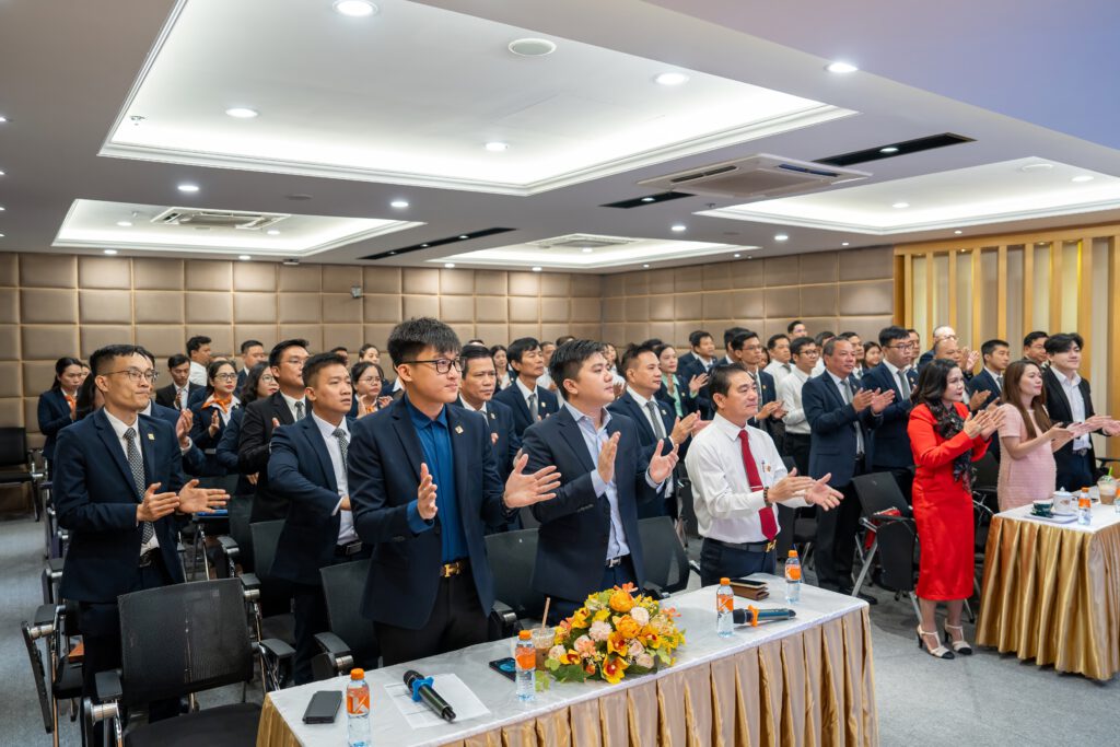 li-xi-219-hinh-5-1024x683-1 Ban lãnh đạo Kim Oanh Group cùng hòa mình vào bài hát truyền thống “Tự hào Địa ốc Kim Oanh”