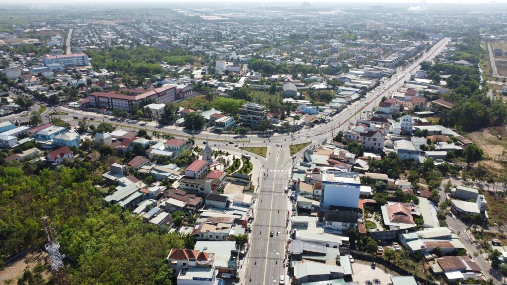 Theo Nghị quyết, phường An Điền được thành lập trên cơ sở toàn bộ diện tích tự nhiên là 31,22 km2 và quy mô dân số là 25.363 người của xã An Điền. Phường An Tây được thành lập trên cơ sở toàn bộ diện tích tự nhiên là 44,01 km2 và quy mô dân số là 41.917 người của xã An Tây.