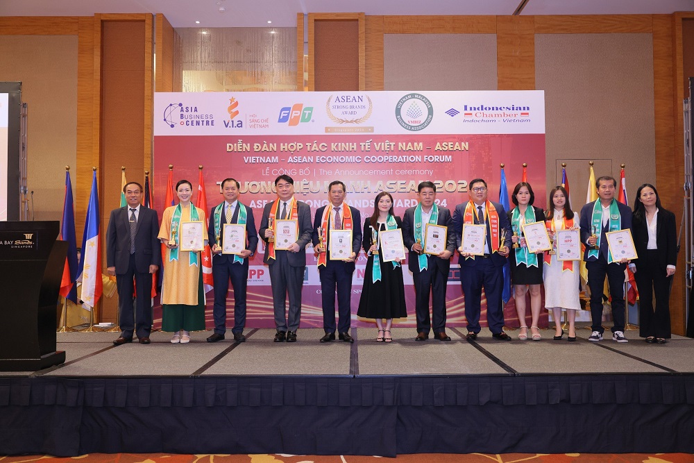 thuong-hieu-manh-1 Bà Nguyễn Ngọc Ánh - Phó chủ tịch HĐQT Kim Oanh Group, CEO Palace Long Hai Resort cùng các lãnh đạo doanh nghiệp được vinh danh - Ảnh: KOG